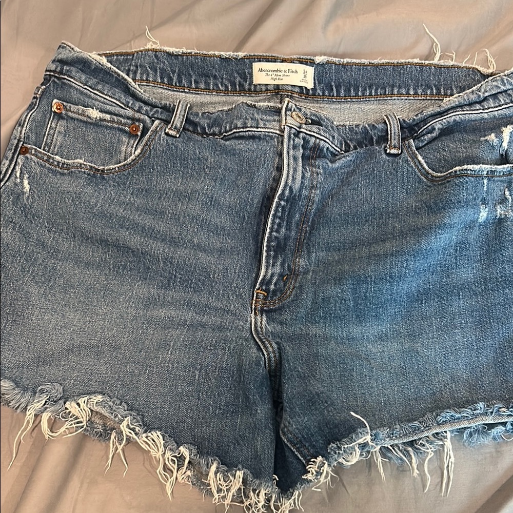 Abercrombie & Fitch Blue Frayed Denim Shorts . 4inch Mom Short High Rise